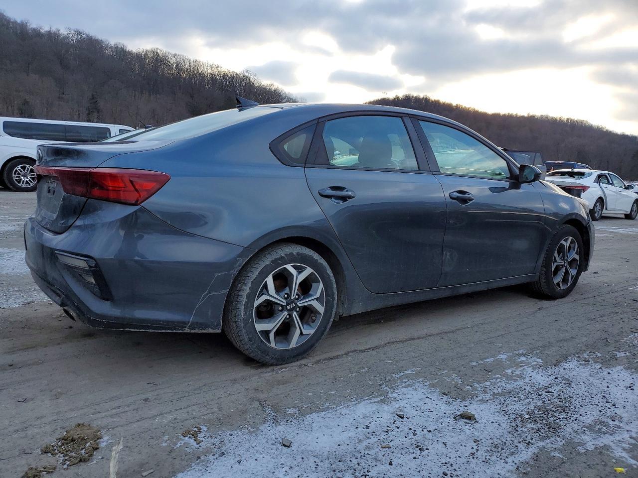 2020 Kia Forte Lxs - Фото 3