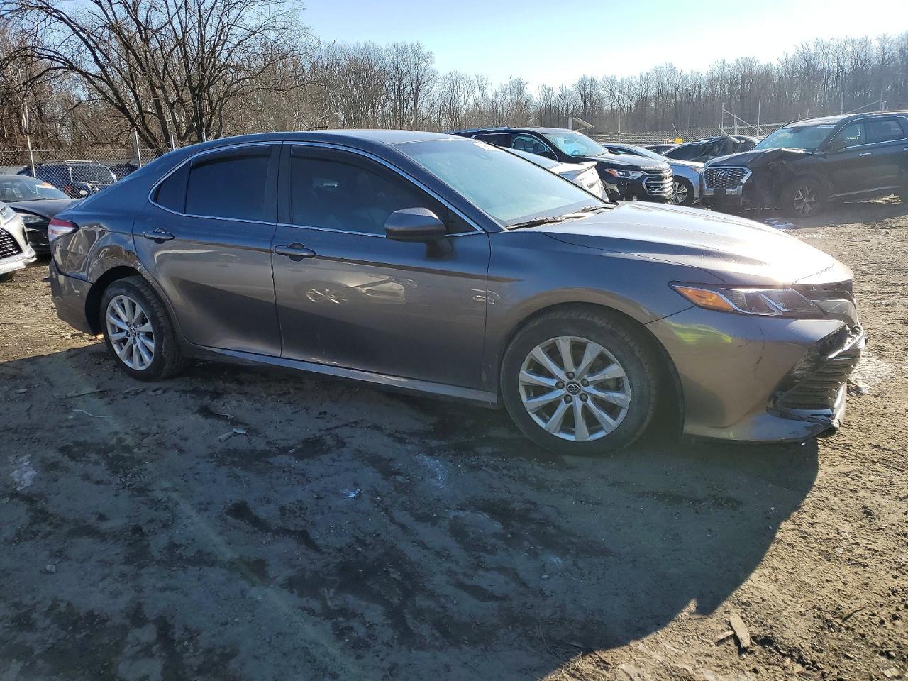 2018 Toyota Camry Le - Image 4