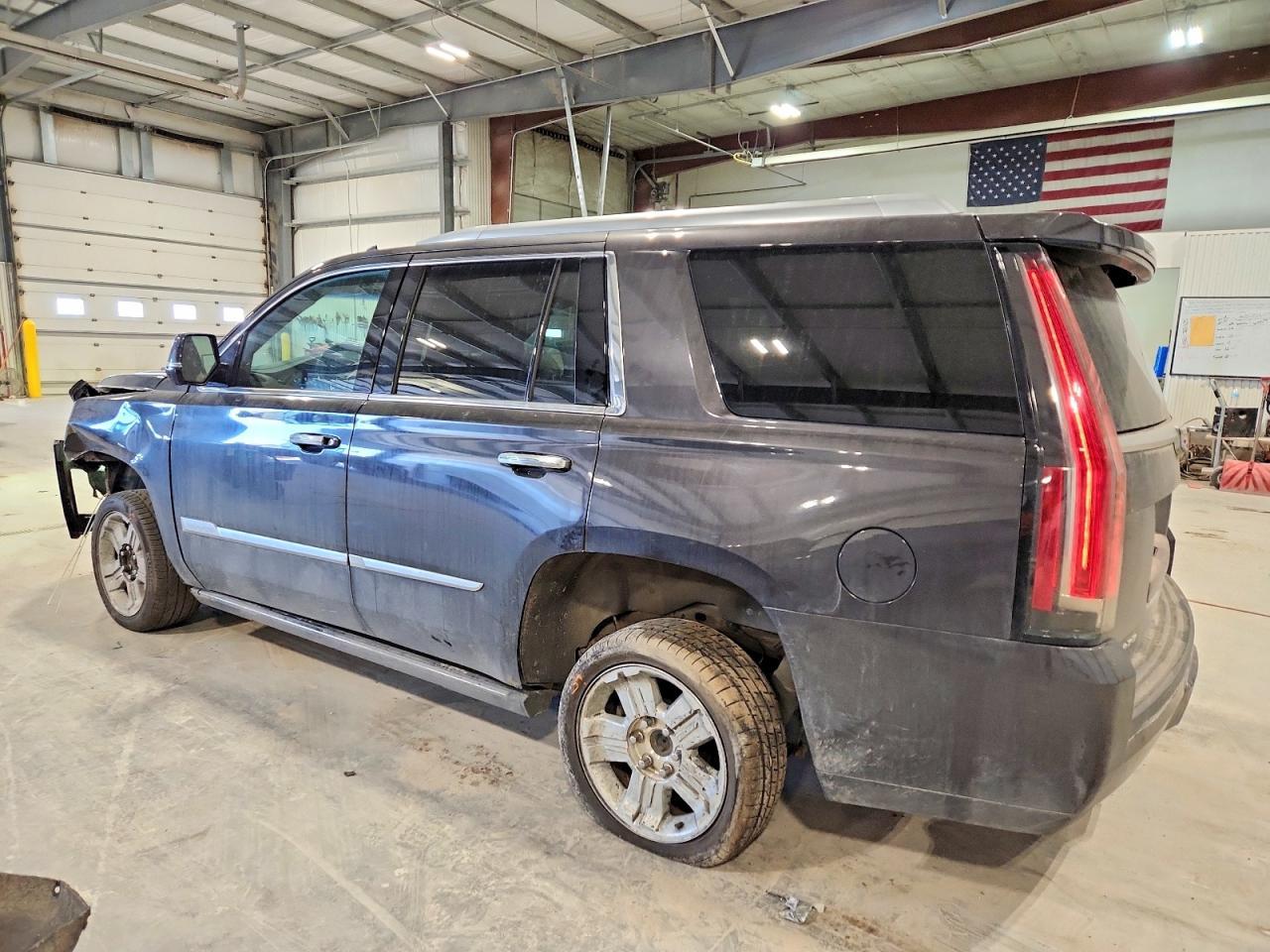2016 Cadillac Escalade Platinum - Image 2