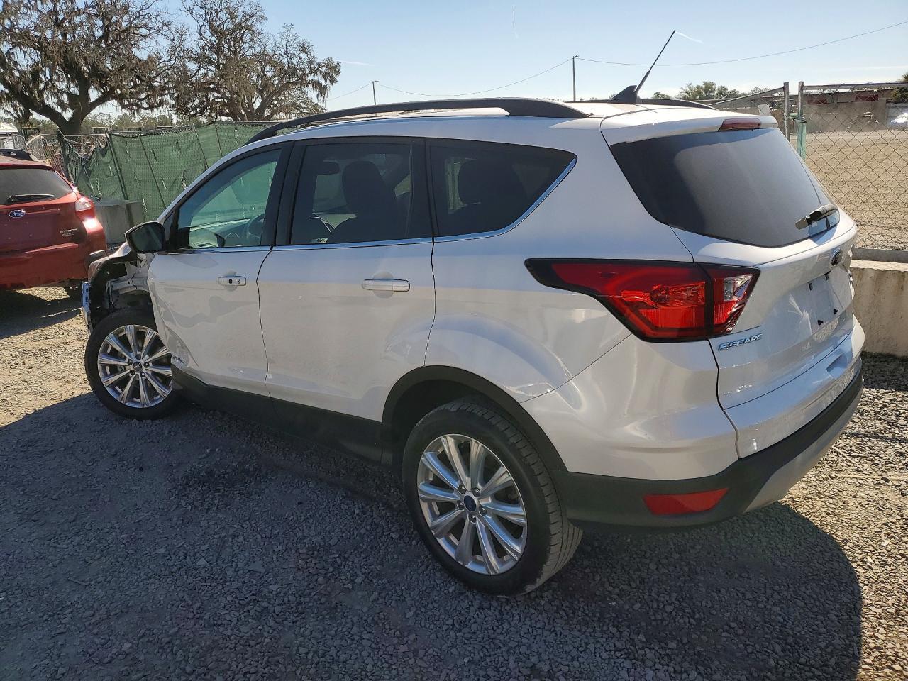 2019 Ford Escape Sel - Image 2