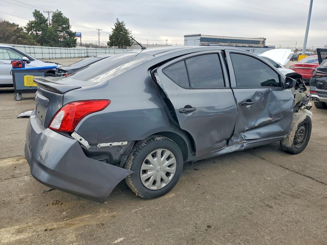 2019 Nissan Versa S - Image 3