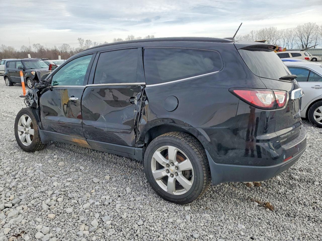 2017 Chevrolet Traverse Lt - Image 2