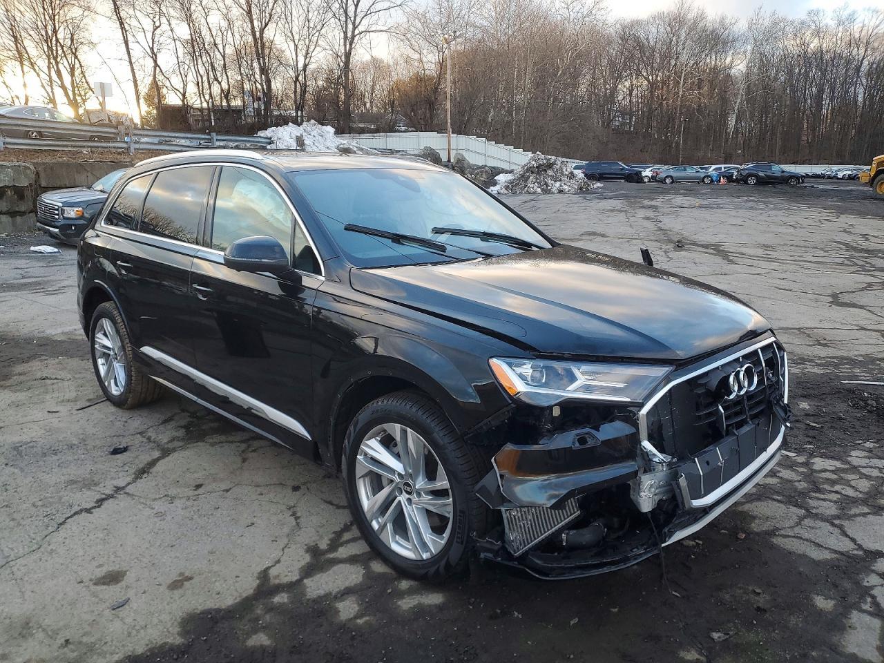 2022 Audi Q7 Premium Plus - Image 4