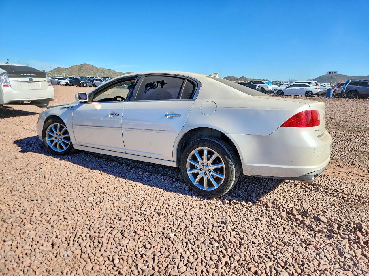 2011 Buick Lucerne Super Series - Фото 2