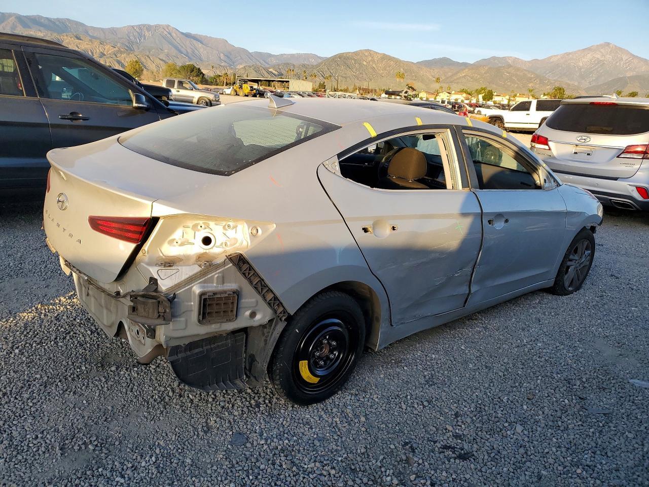 2020 Hyundai Elantra Sel - Фото 3