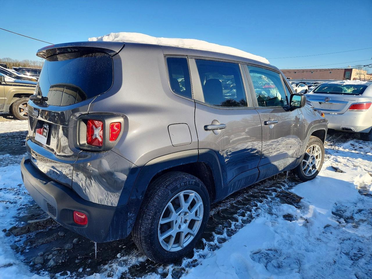 2023 Jeep Renegade Latitude - Фото 3