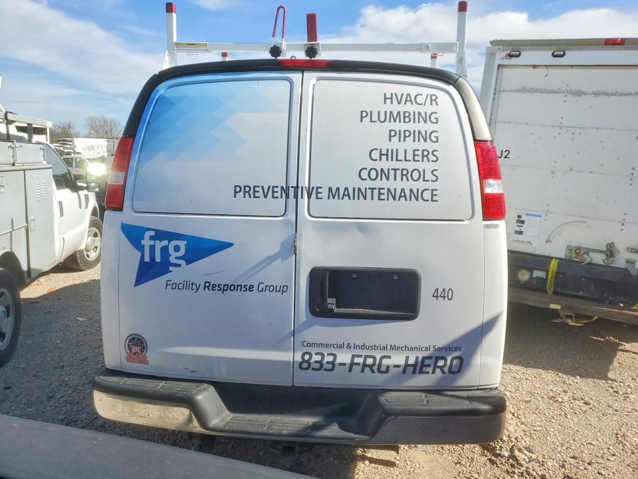 2023 Chevrolet Express 2500 Utility / Service Van - Фото 6