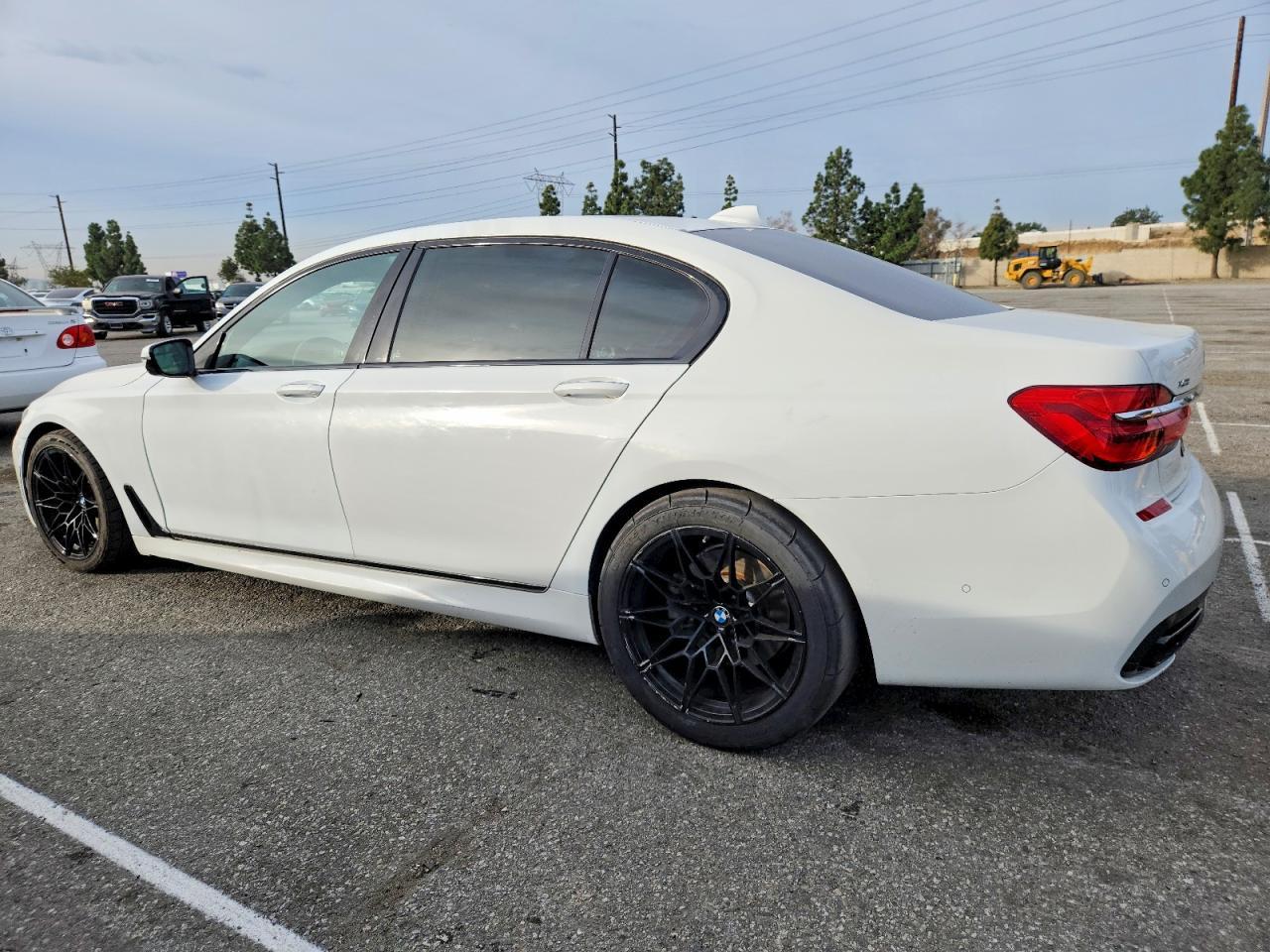 2017 BMW 750 Xi - Фото 2