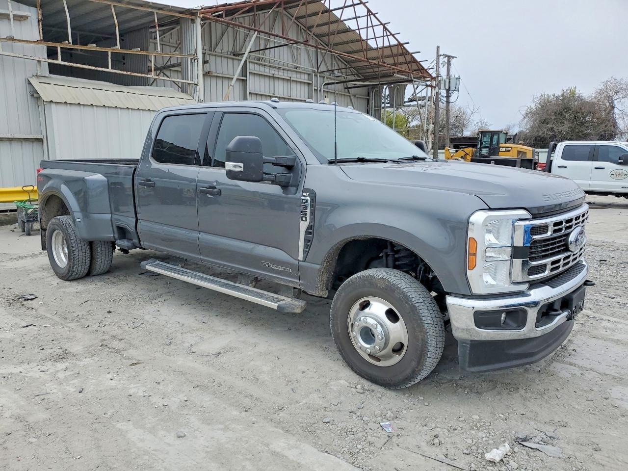 2025 Ford F350 Super Duty - Image 4