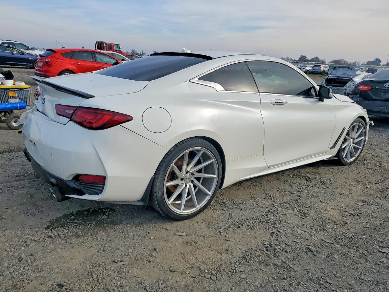 2017 Infiniti Q60 Premium - Фото 3