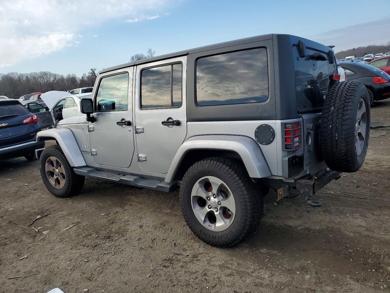 2016 Jeep Wrangler Unlimited Sahara - Фото 2