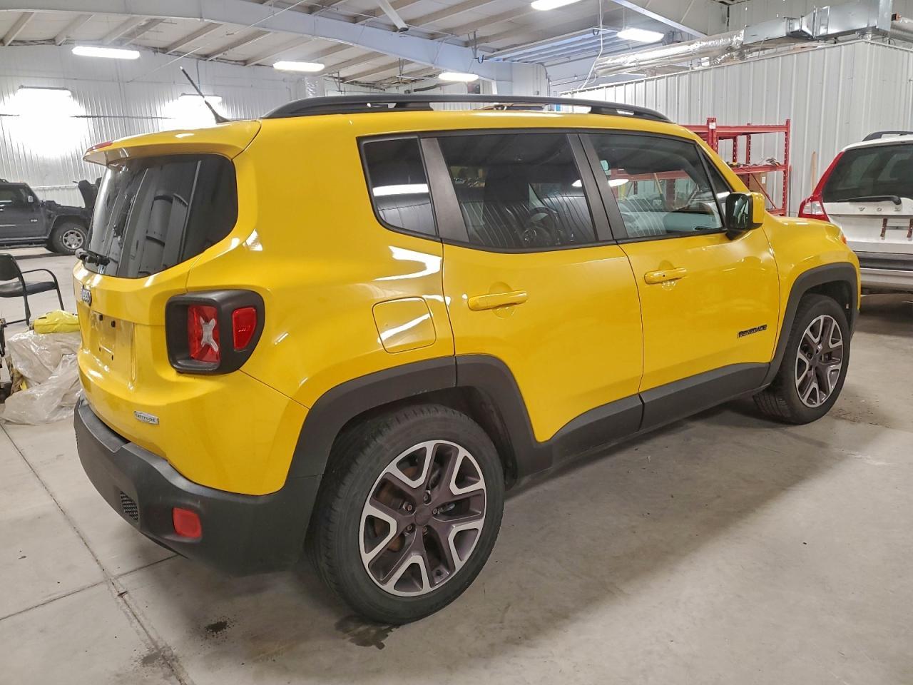 2015 Jeep Renegade Latitude - Image 3