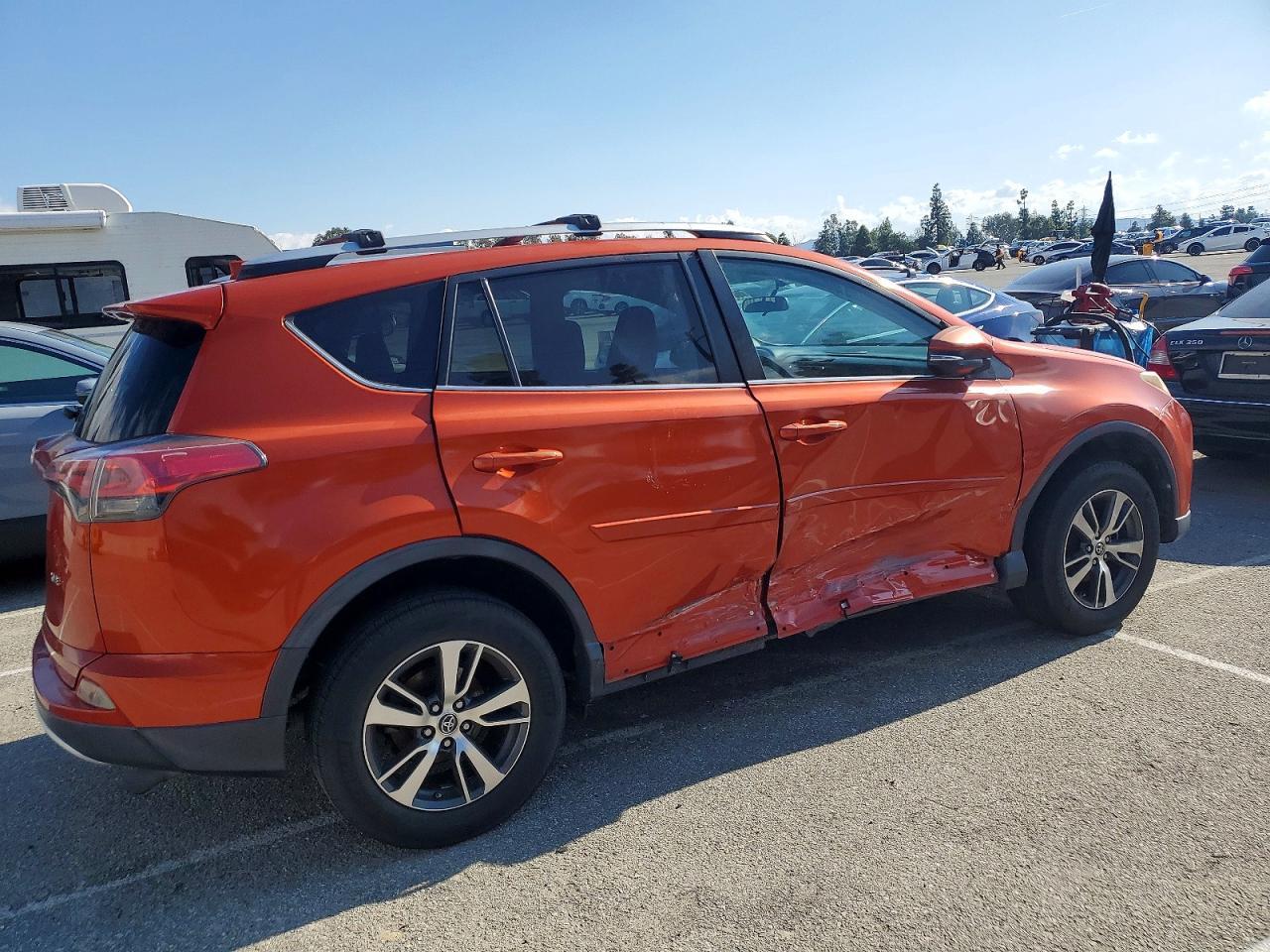 2016 Toyota Rav4 Xle - Image 3