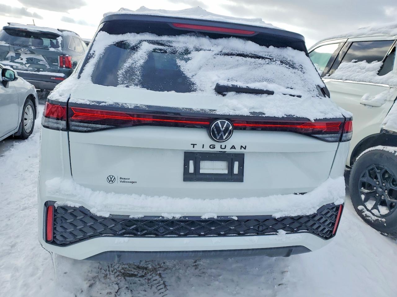 2025 Volkswagen Tiguan Se R-Line Black - Image 6