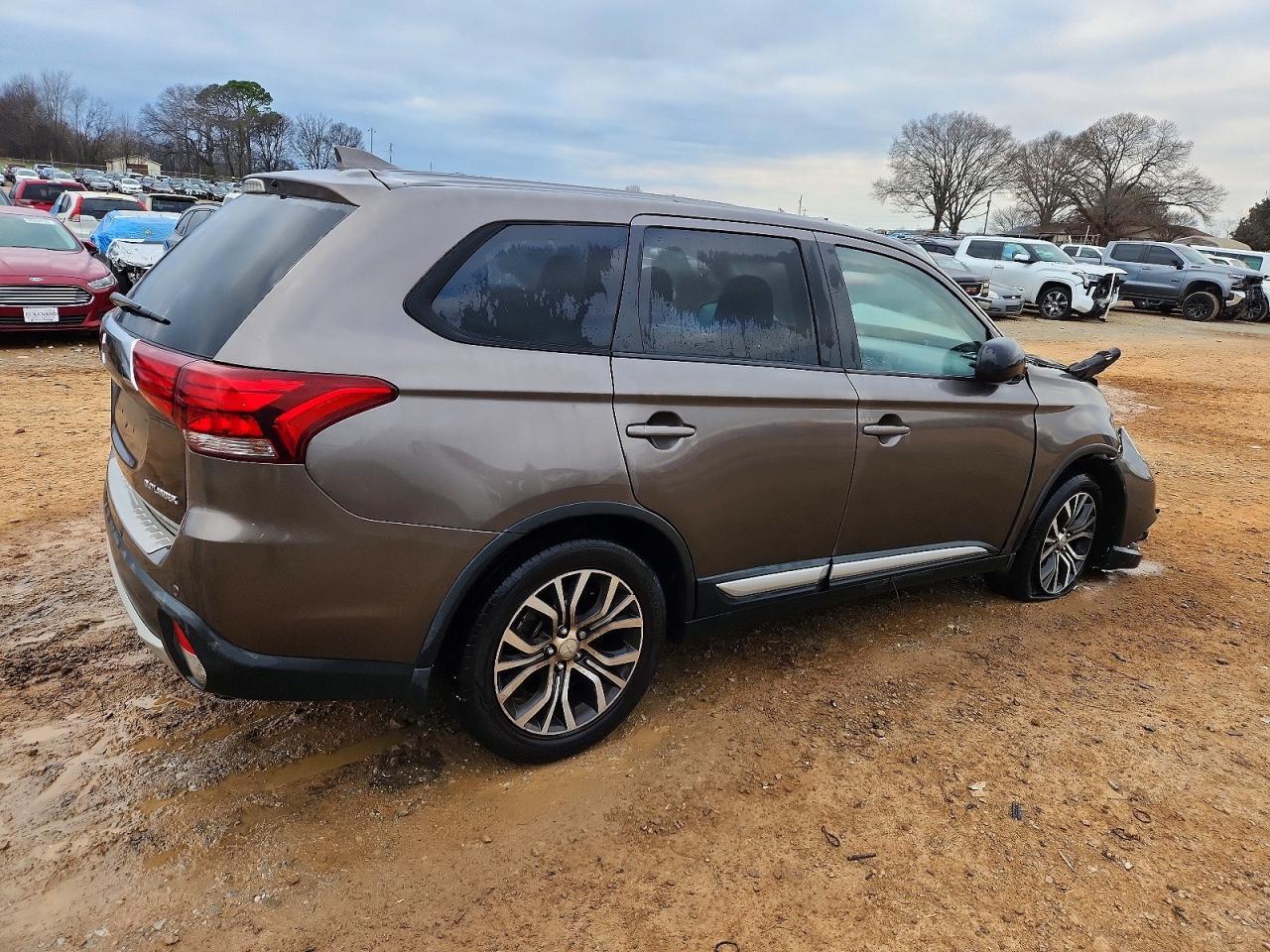 2018 Mitsubishi Outlander Es - Image 3