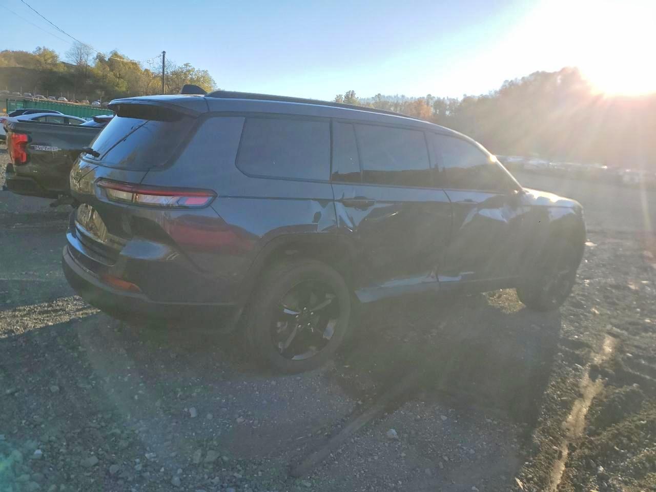 2024 Jeep Grand Cherokee L Limited - Image 3