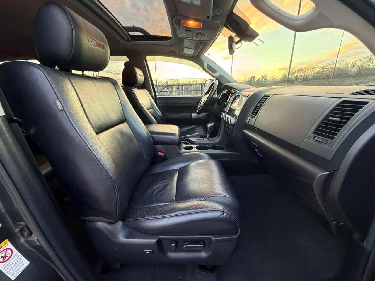 2021 Toyota Sequoia Sr5 - Image 5