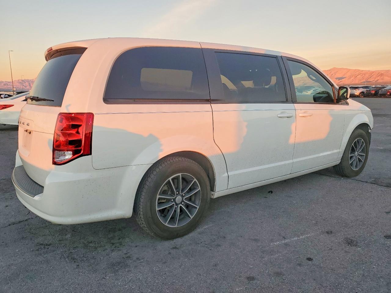2018 Dodge Grand Caravan Sxt - Image 3