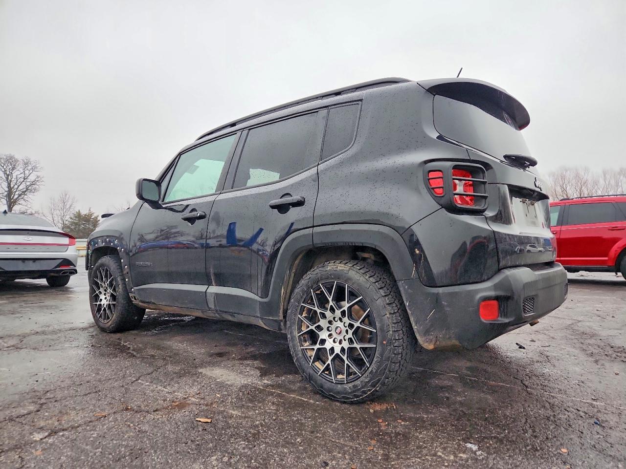 2016 Jeep Renegade Latitude - Image 2