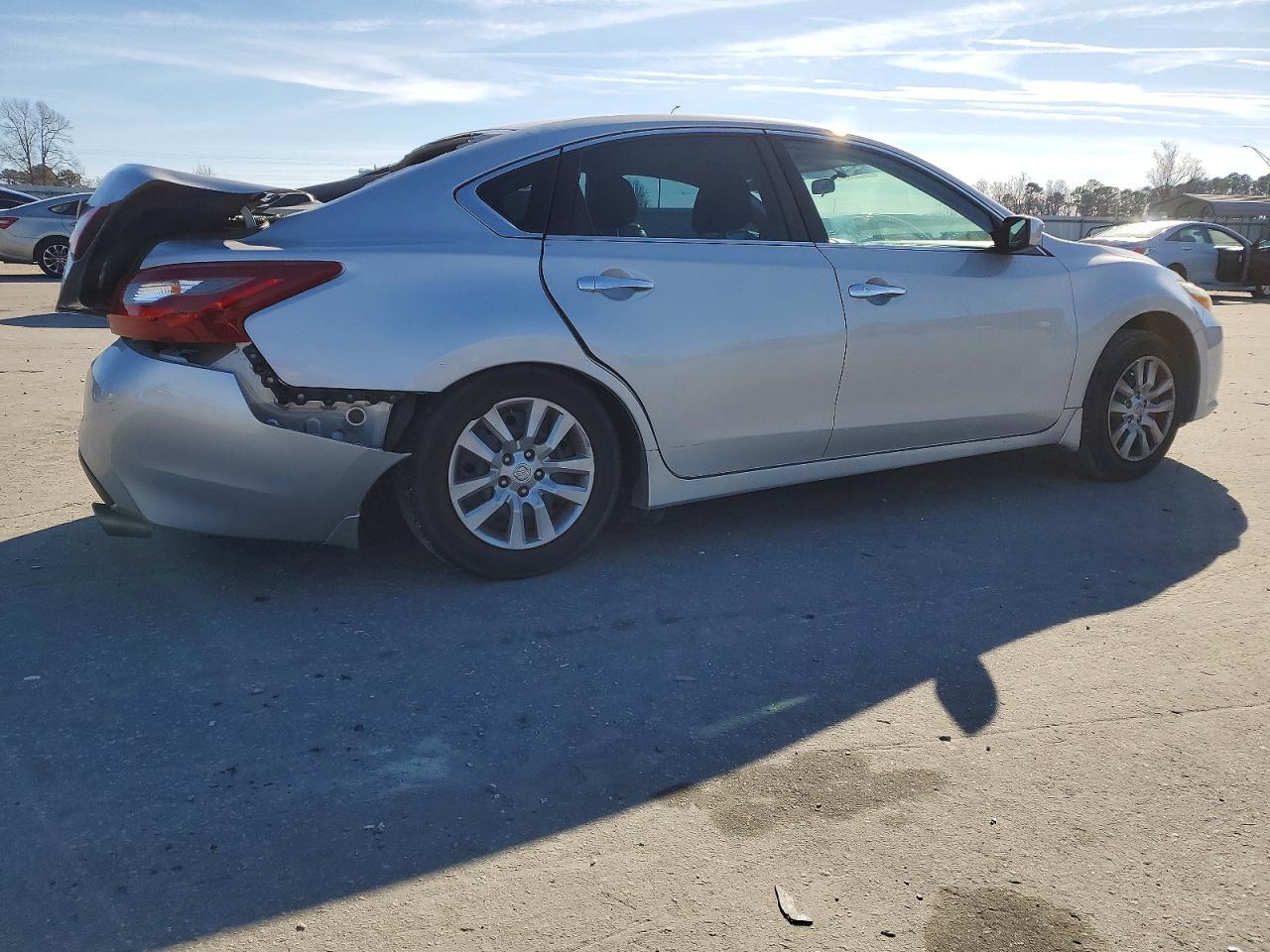 2018 Nissan Altima 2.5 - Image 3