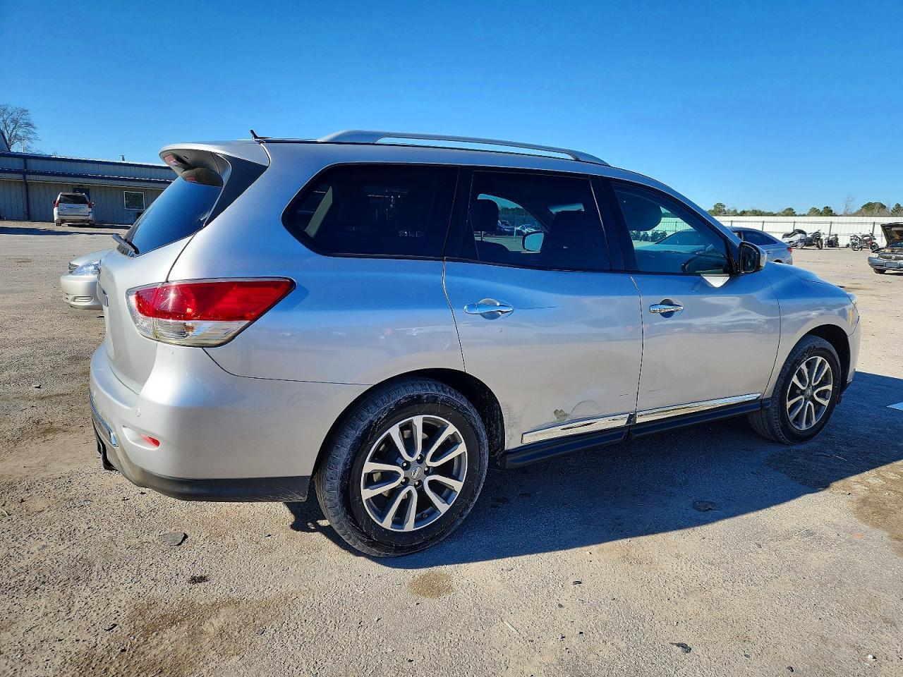 2014 Nissan Pathfinder S - Фото 3