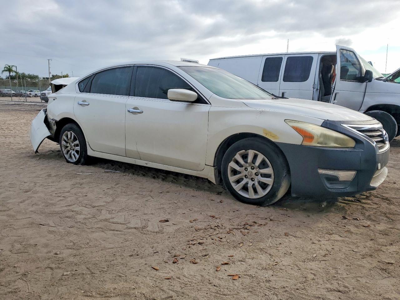 2014 Nissan Altima 2.5 S - Фото 4