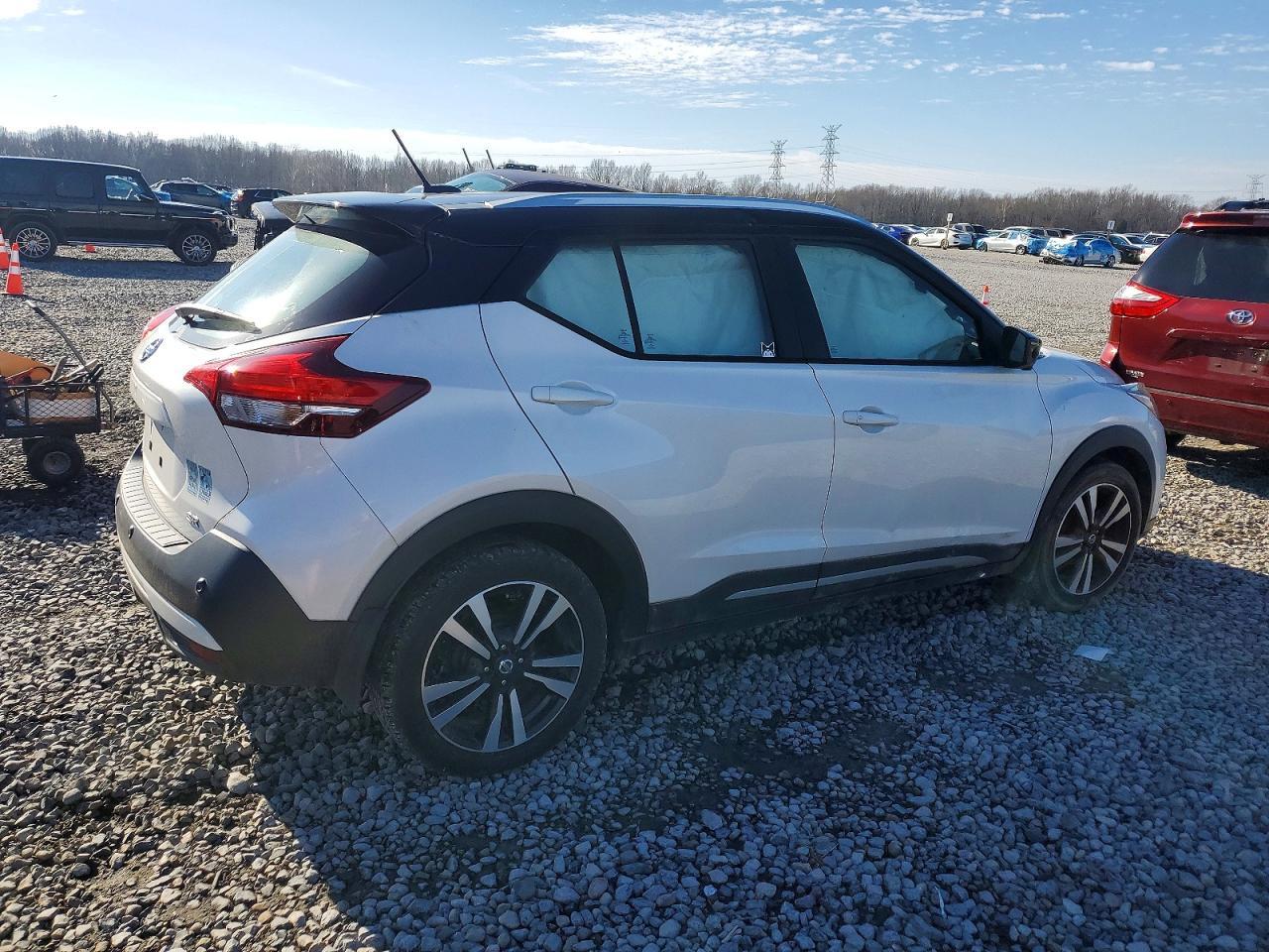 2020 Nissan Kicks Sr - Фото 3