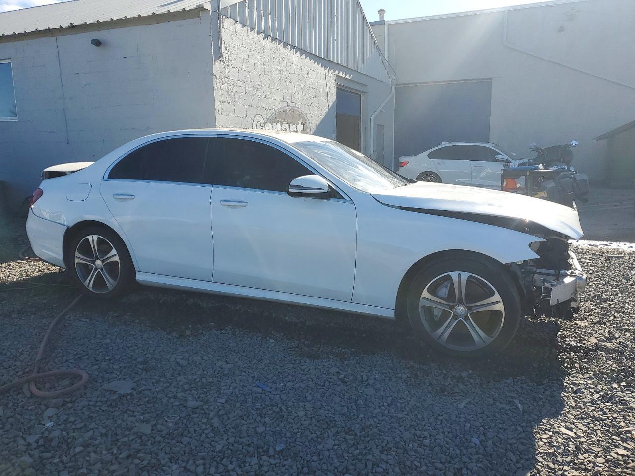 2017 Mercedes-Benz E 300 4Matic - Фото 4