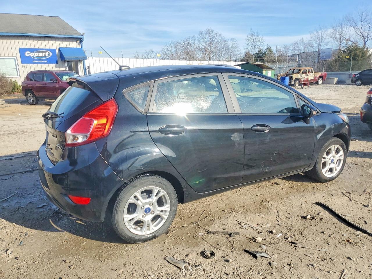 2015 Ford Fiesta Se - Image 3