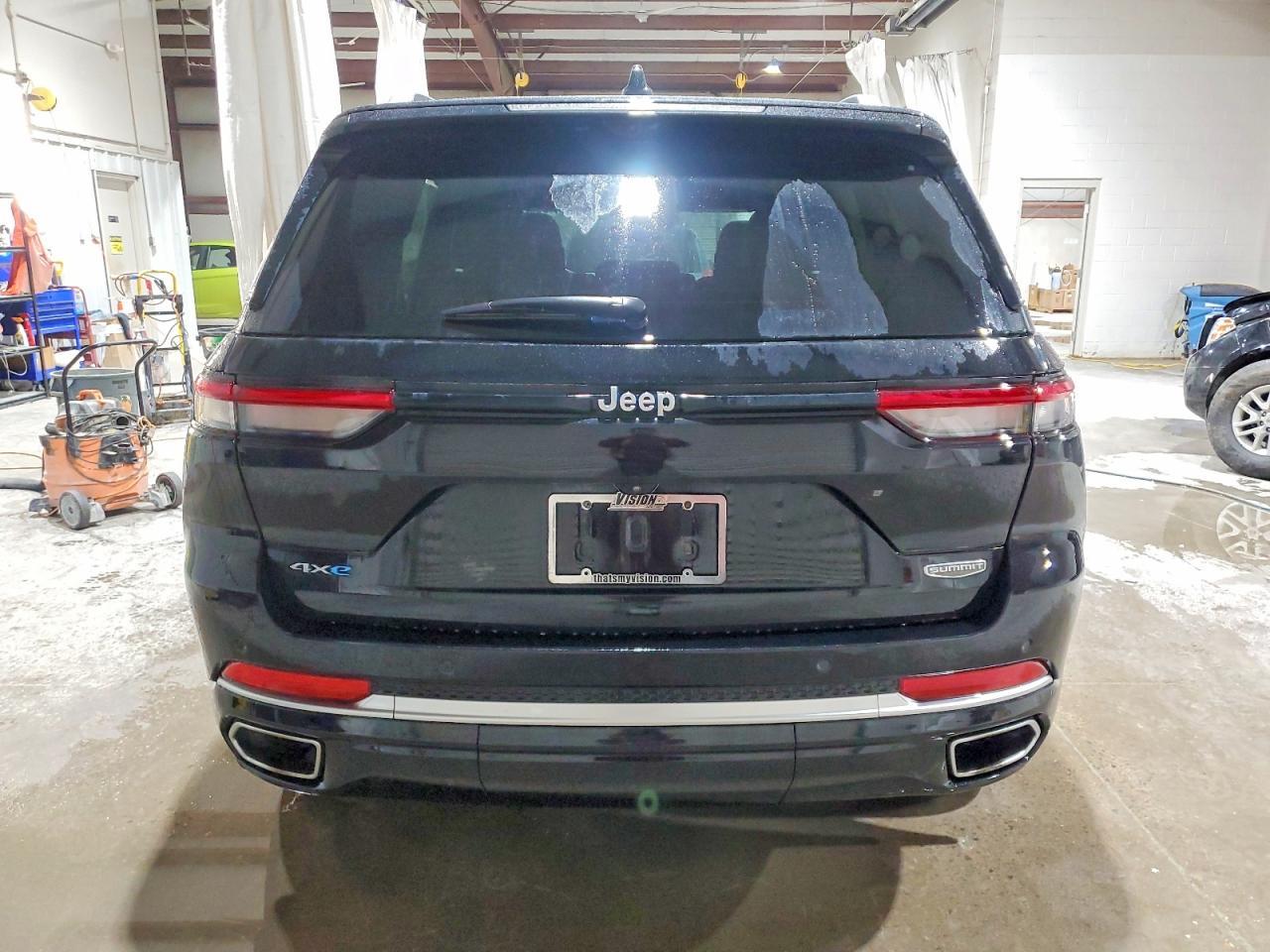 2023 Jeep Grand Cherokee Summit 4Xe - Image 6