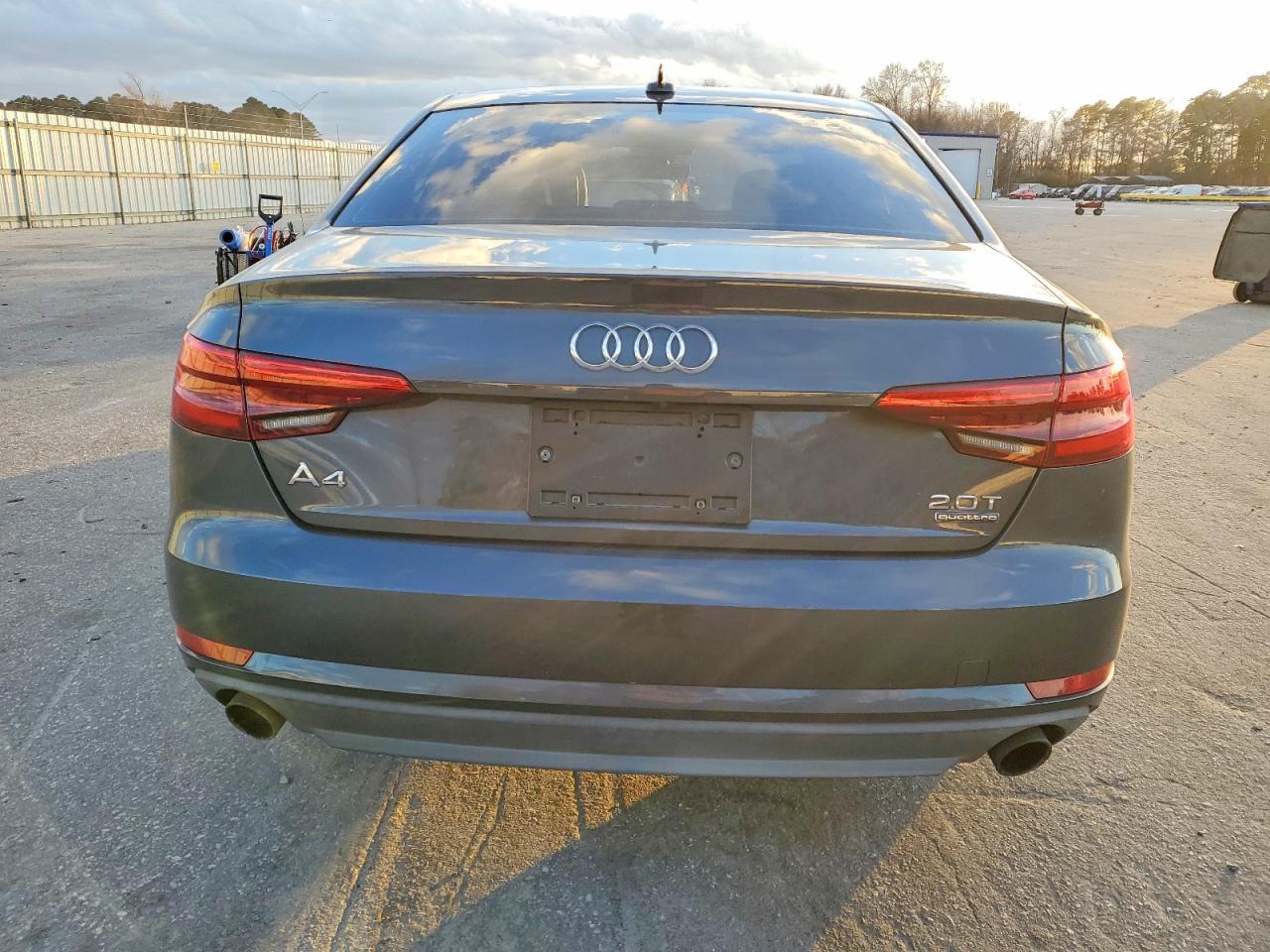 2017 Audi A4 Premium - Фото 6
