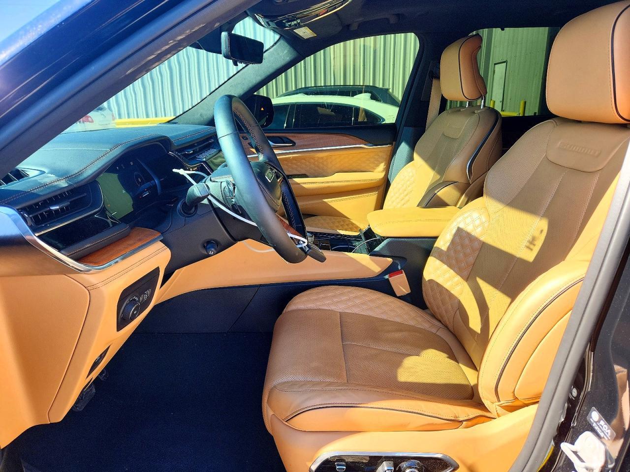 2023 Jeep Grand Cherokee Summit - Image 7