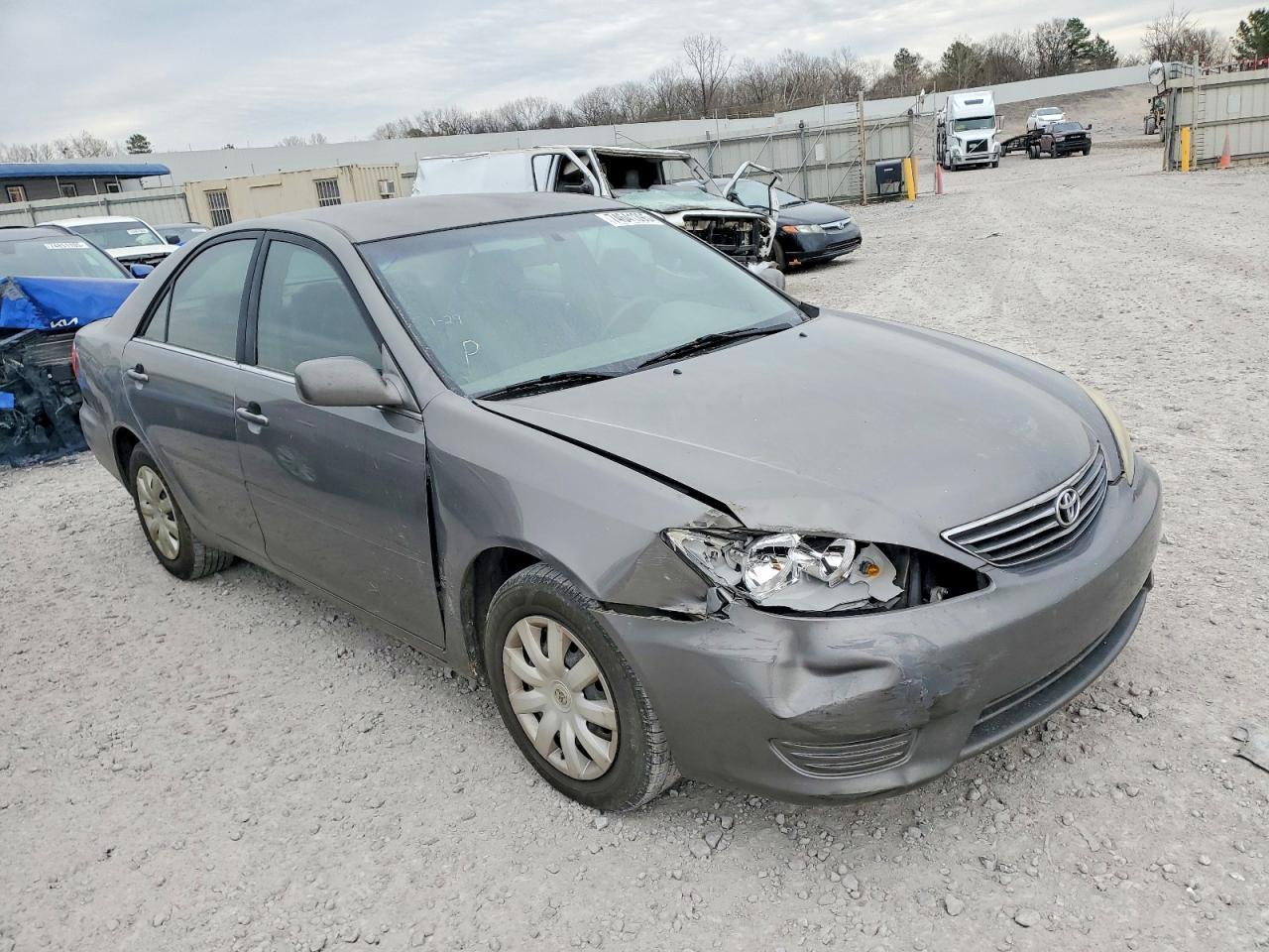 2005 Toyota Camry Le - Image 4