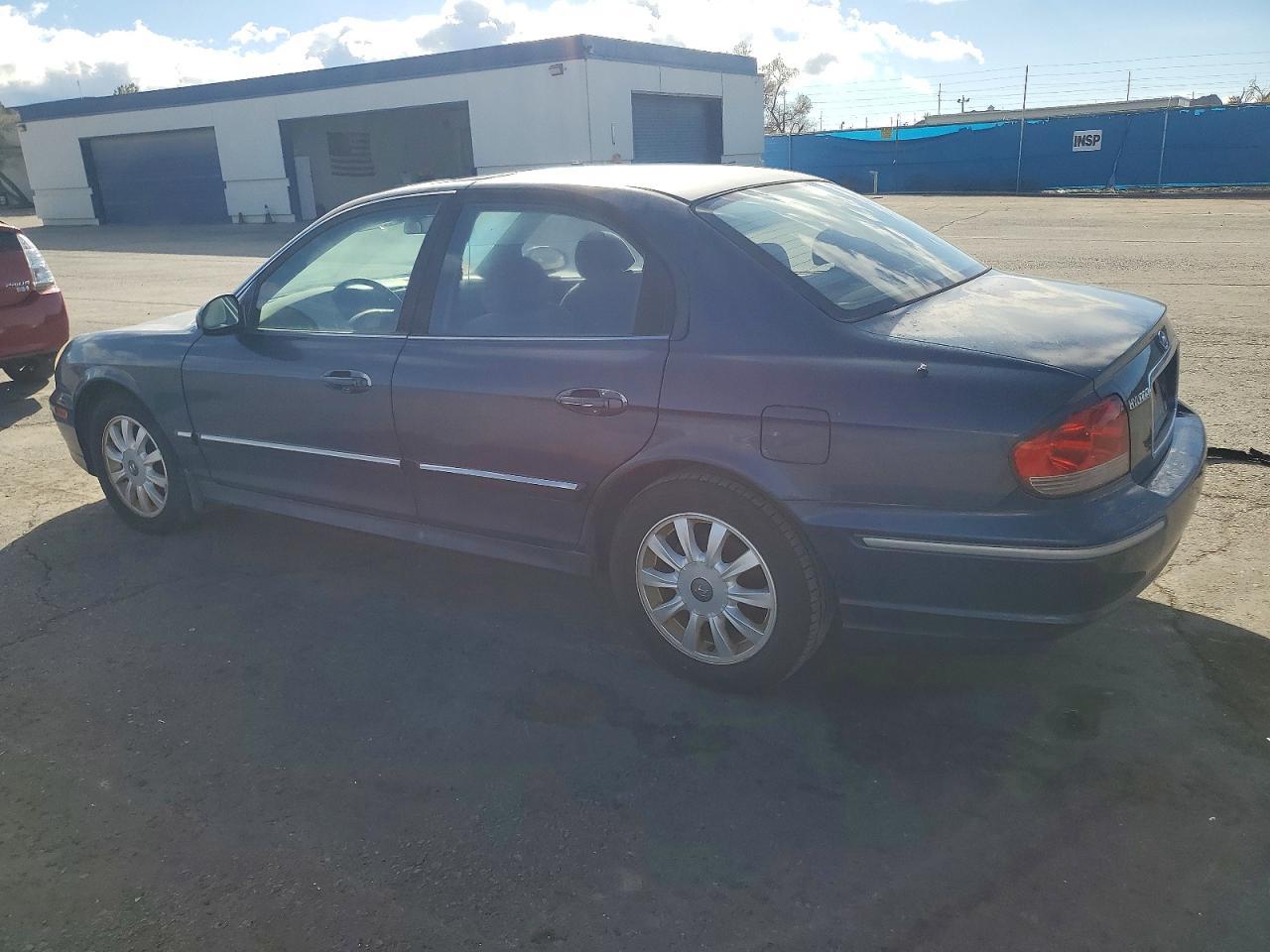 2003 Hyundai Sonata - Image 2