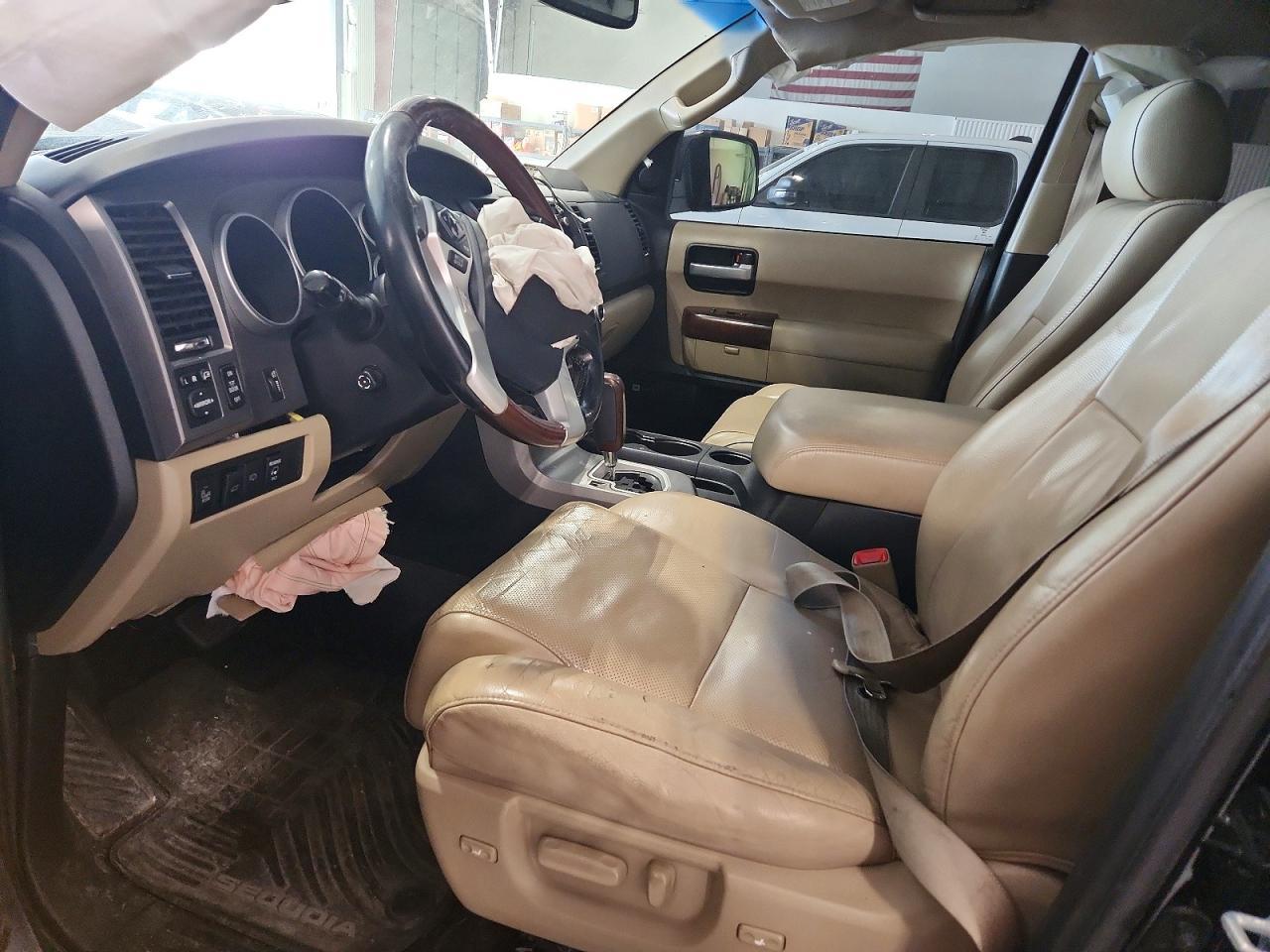 2016 Toyota Sequoia Platinum - Image 7