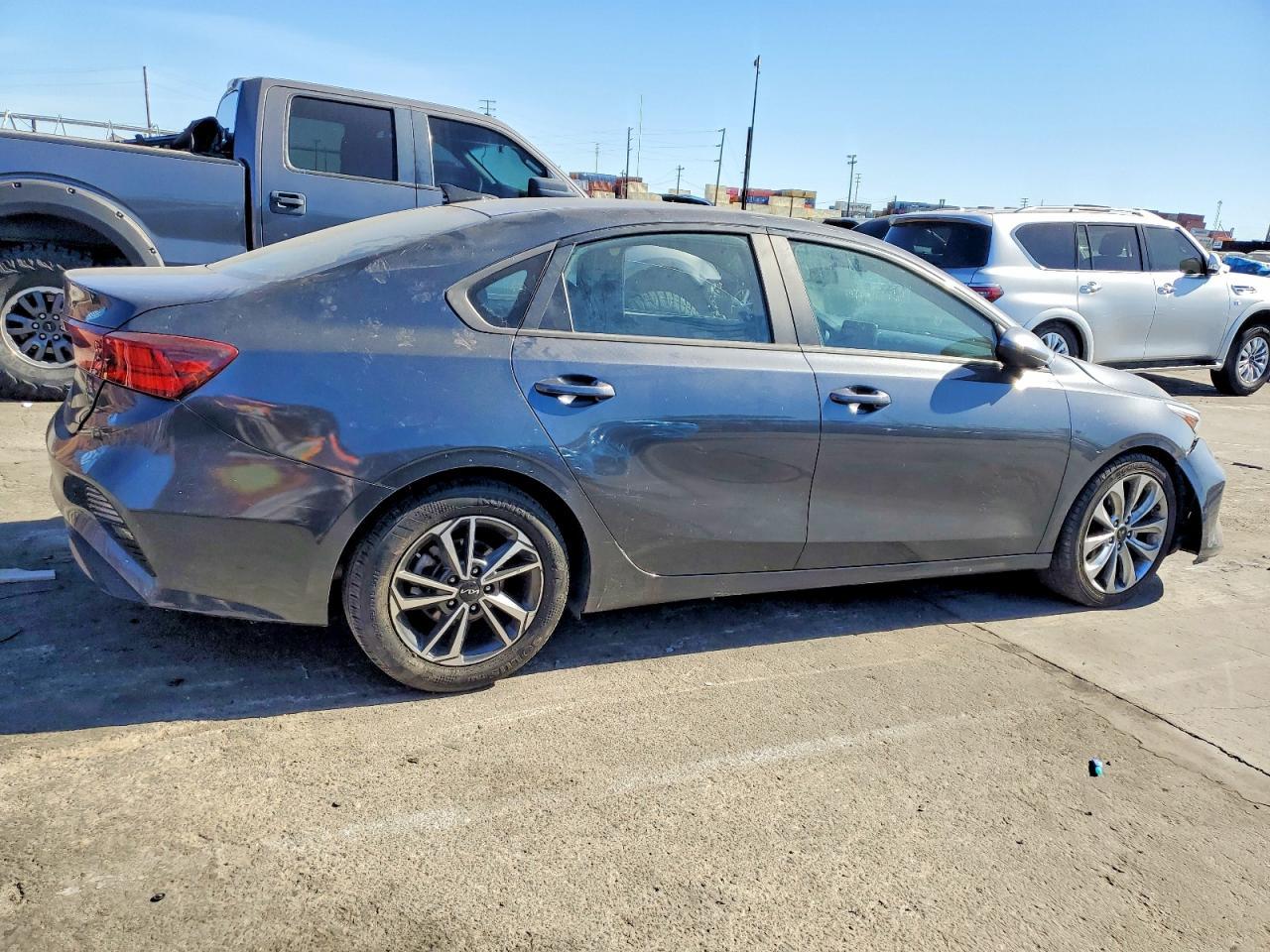 2023 Kia Forte Lxs - Image 3