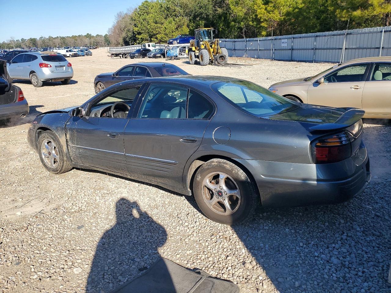 2004 Pontiac Bonneville Se - Image 2