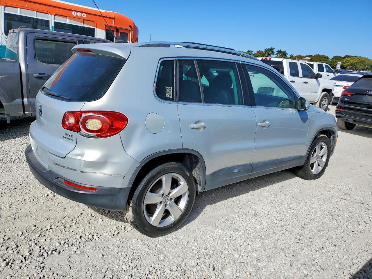 2010 Volkswagen Tiguan Se - Image 3