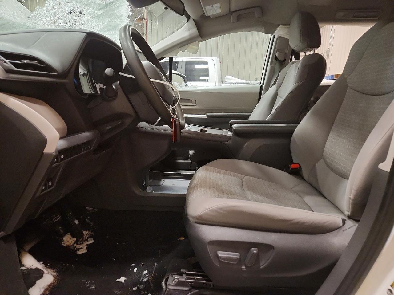 2021 Toyota Sienna Le - Фото 7