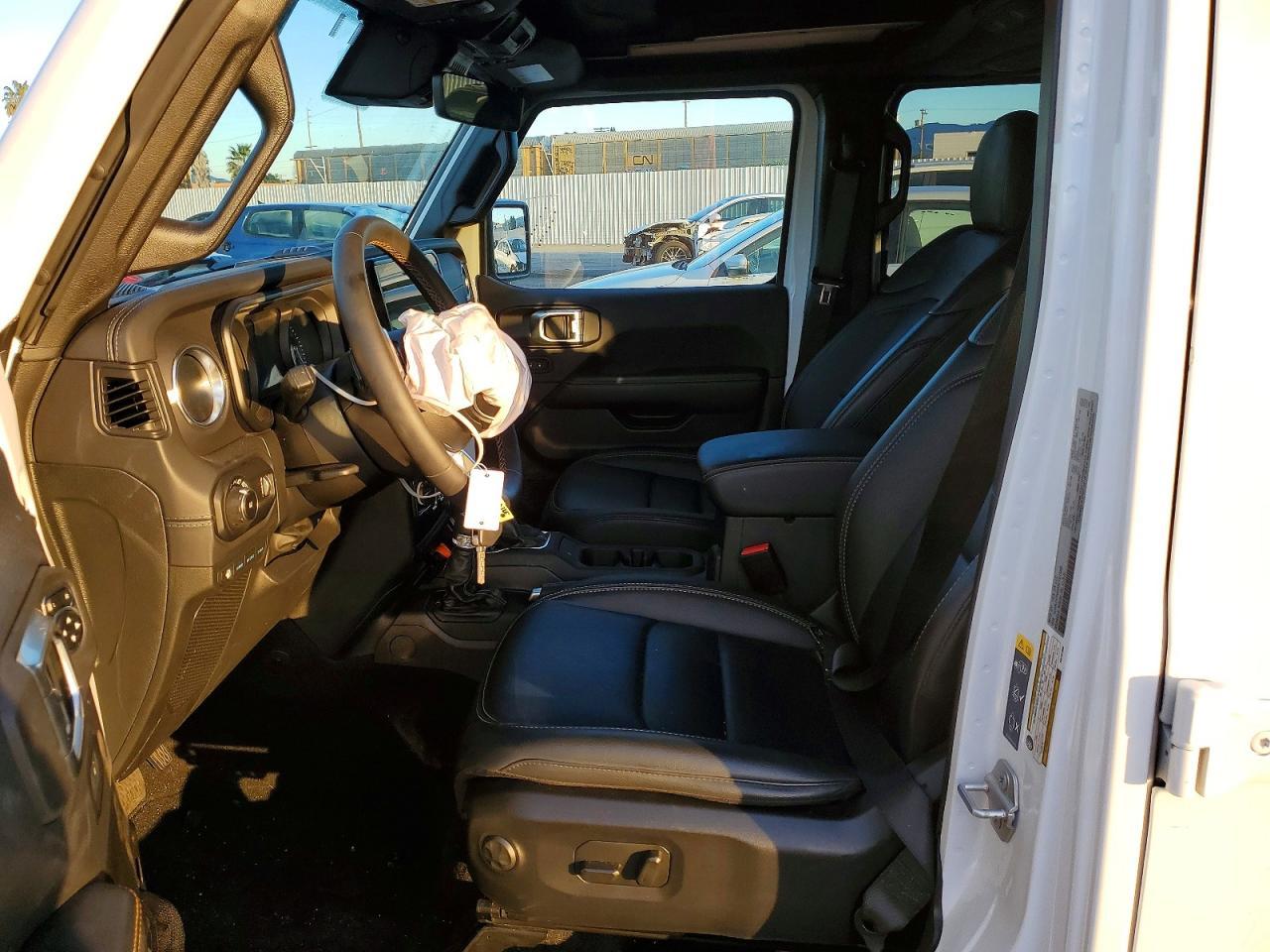 2024 Jeep Wrangler Sahara 4Xe - Фото 7
