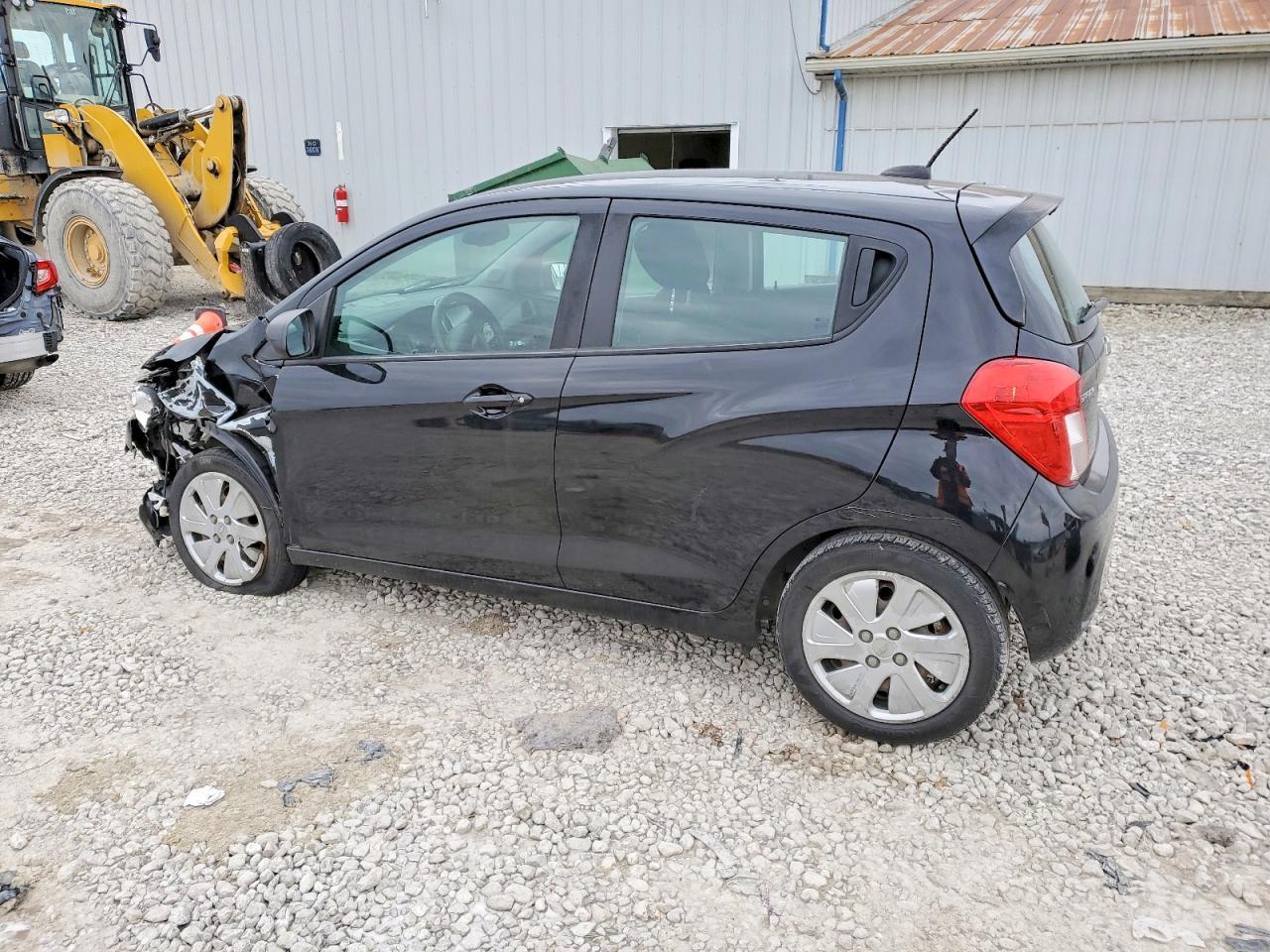2017 Chevrolet Spark Ls - Фото 2