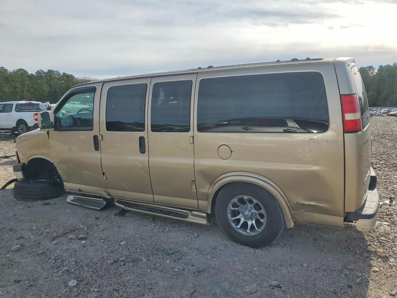 2007 GMC Savana Rv G1500 - Image 2