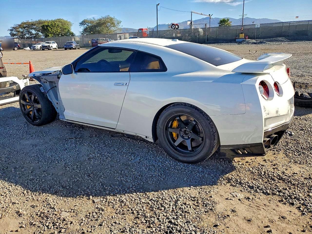 2017 Nissan Gt-R Premium - Фото 2