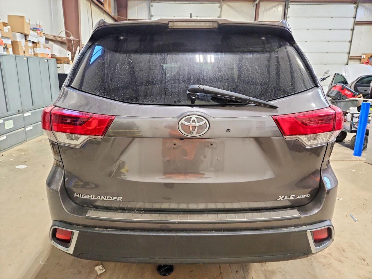 2019 Toyota Highlander Se - Фото 6
