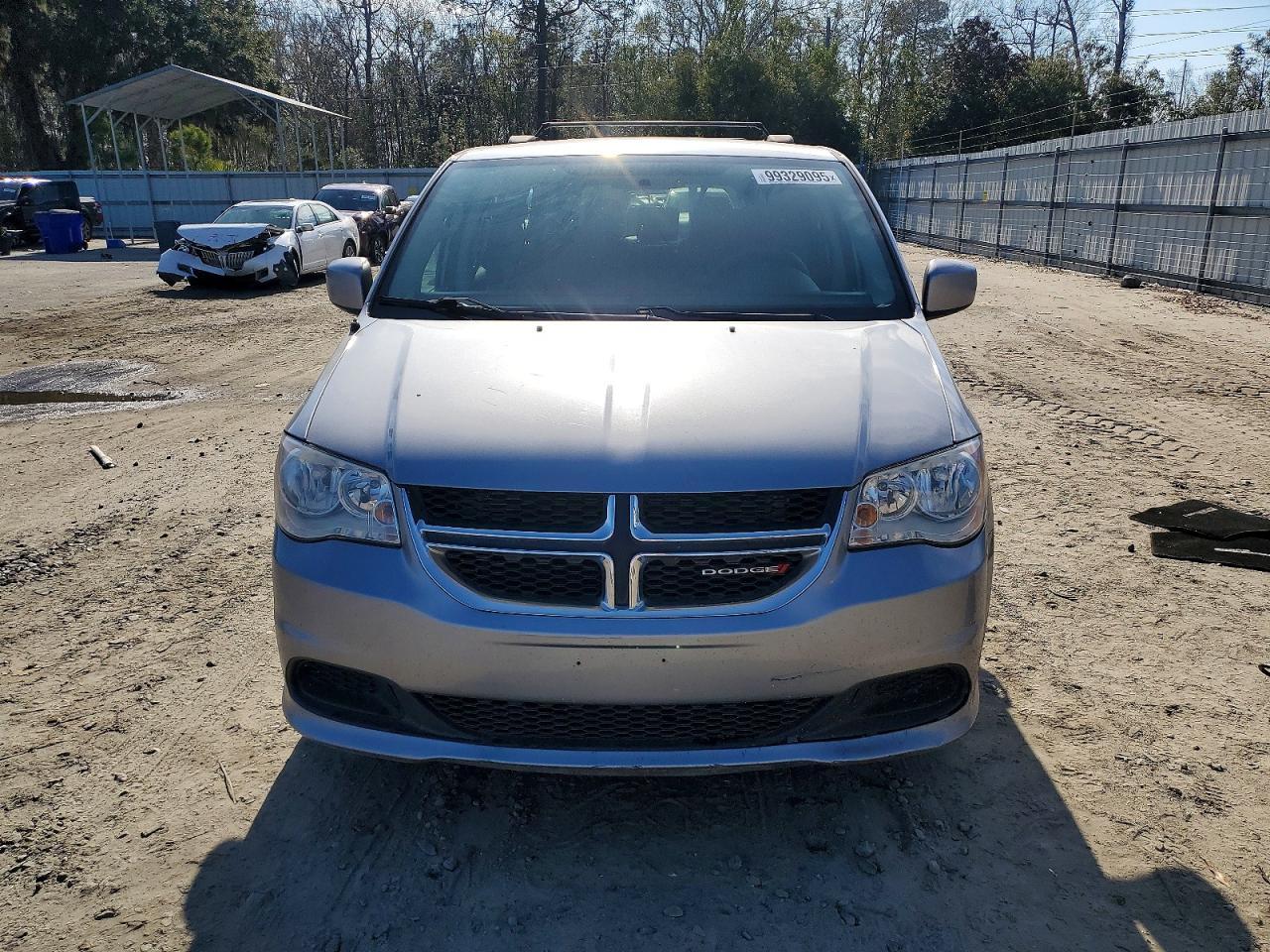 2012 Dodge Caravan - Image 5