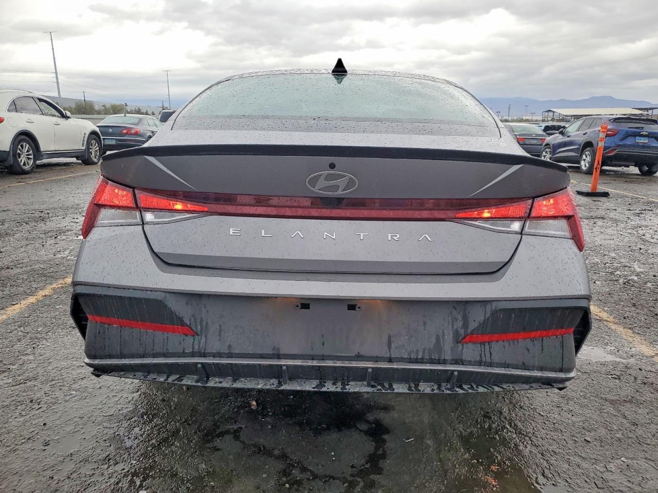 2025 Hyundai Elantra Sel Sport - Image 6