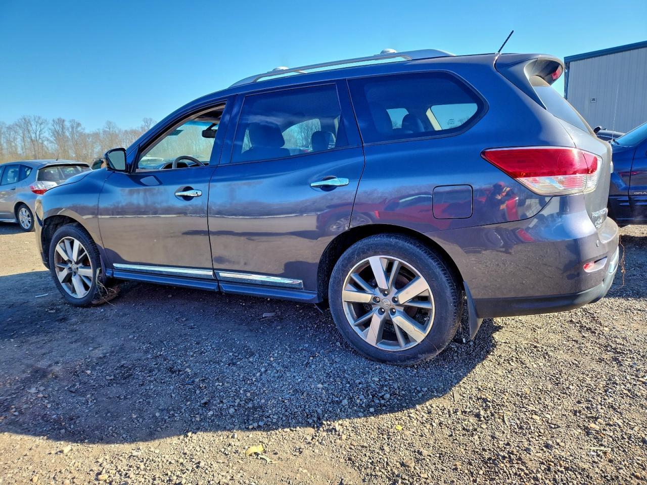 2013 Nissan Pathfinder S - Фото 2