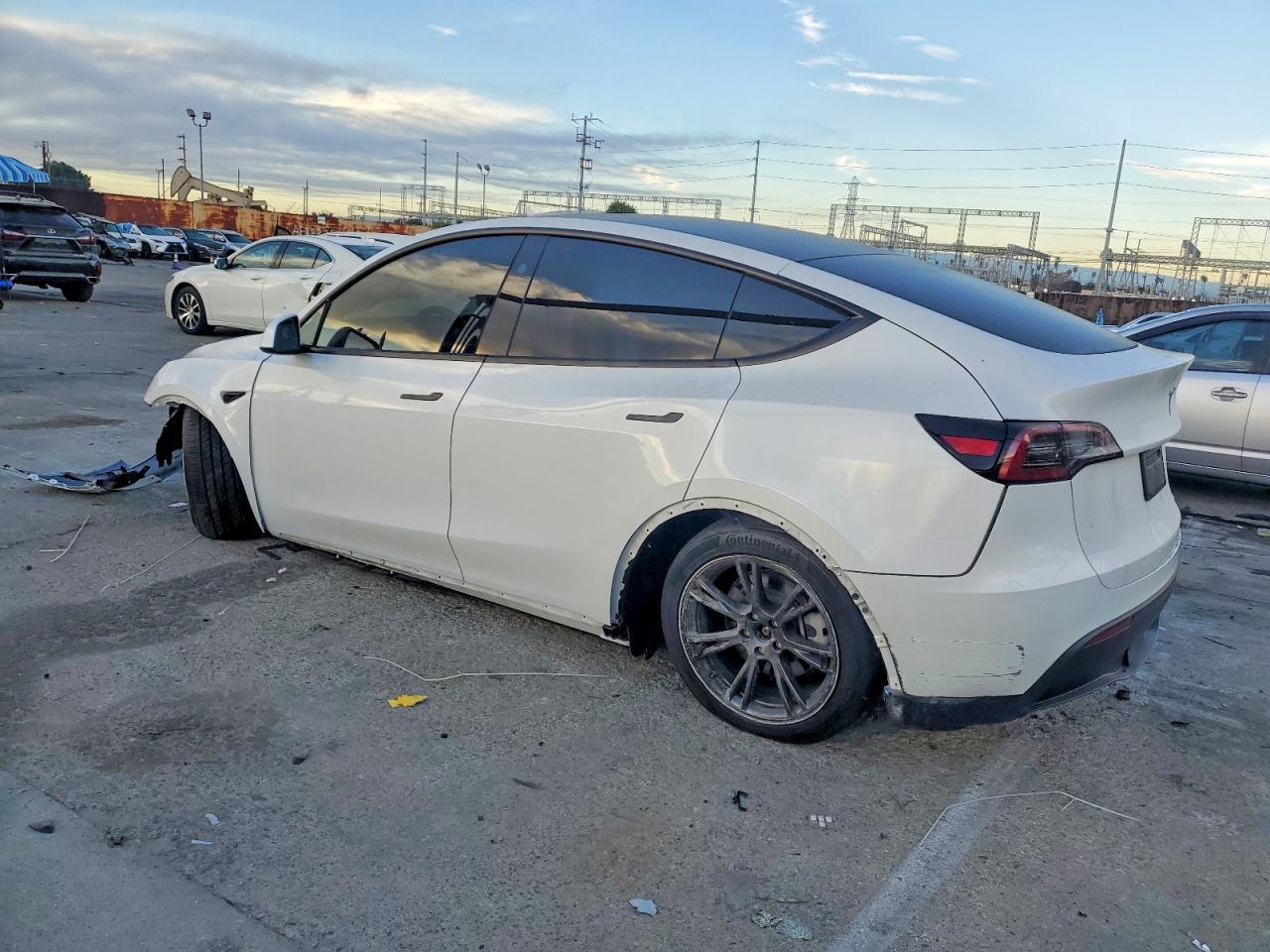 2024 Tesla Model Y - Фото 2