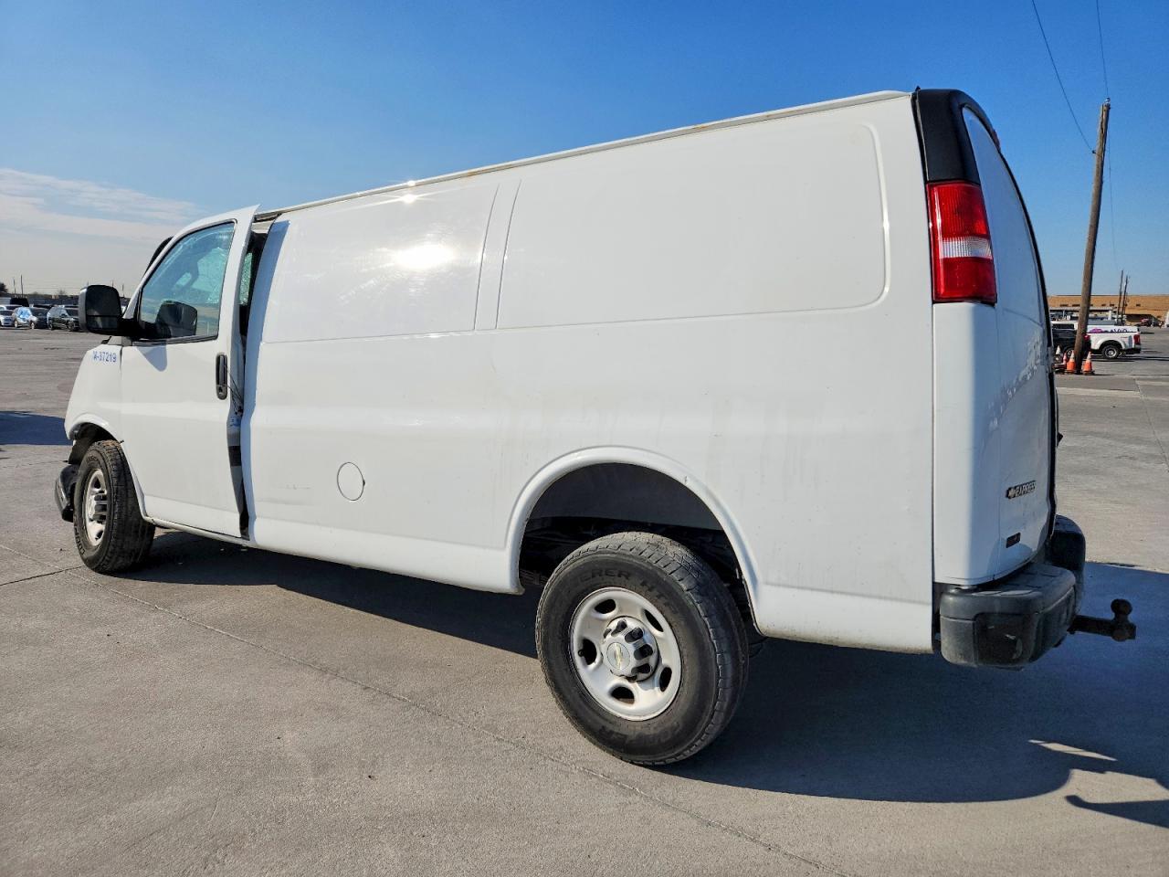 2020 Chevrolet Express G3500 Utility / Service Van - Фото 2
