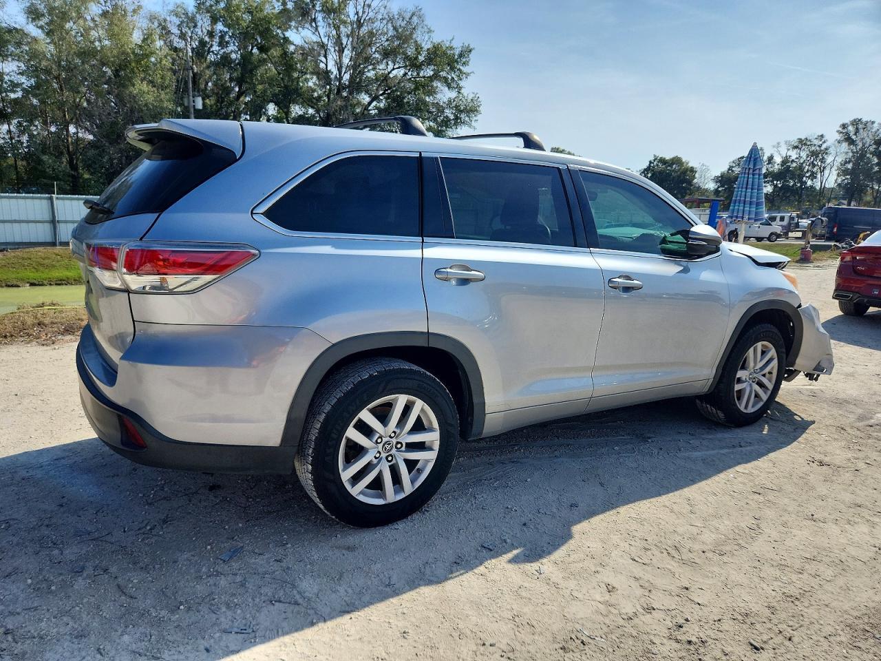 2016 Toyota Highlander Le - Фото 3